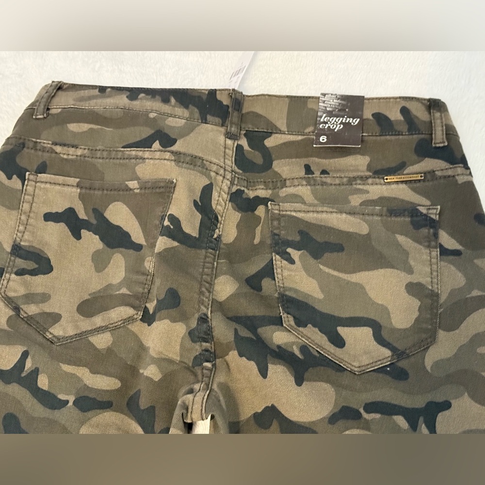 NWT New York & Company SoHo Jeans Legging Crop Stretch Camo Capri Pants - Picture 6 of 12